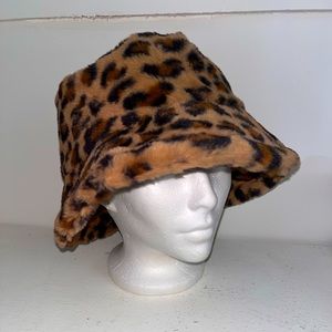 Leopard print bucket hat